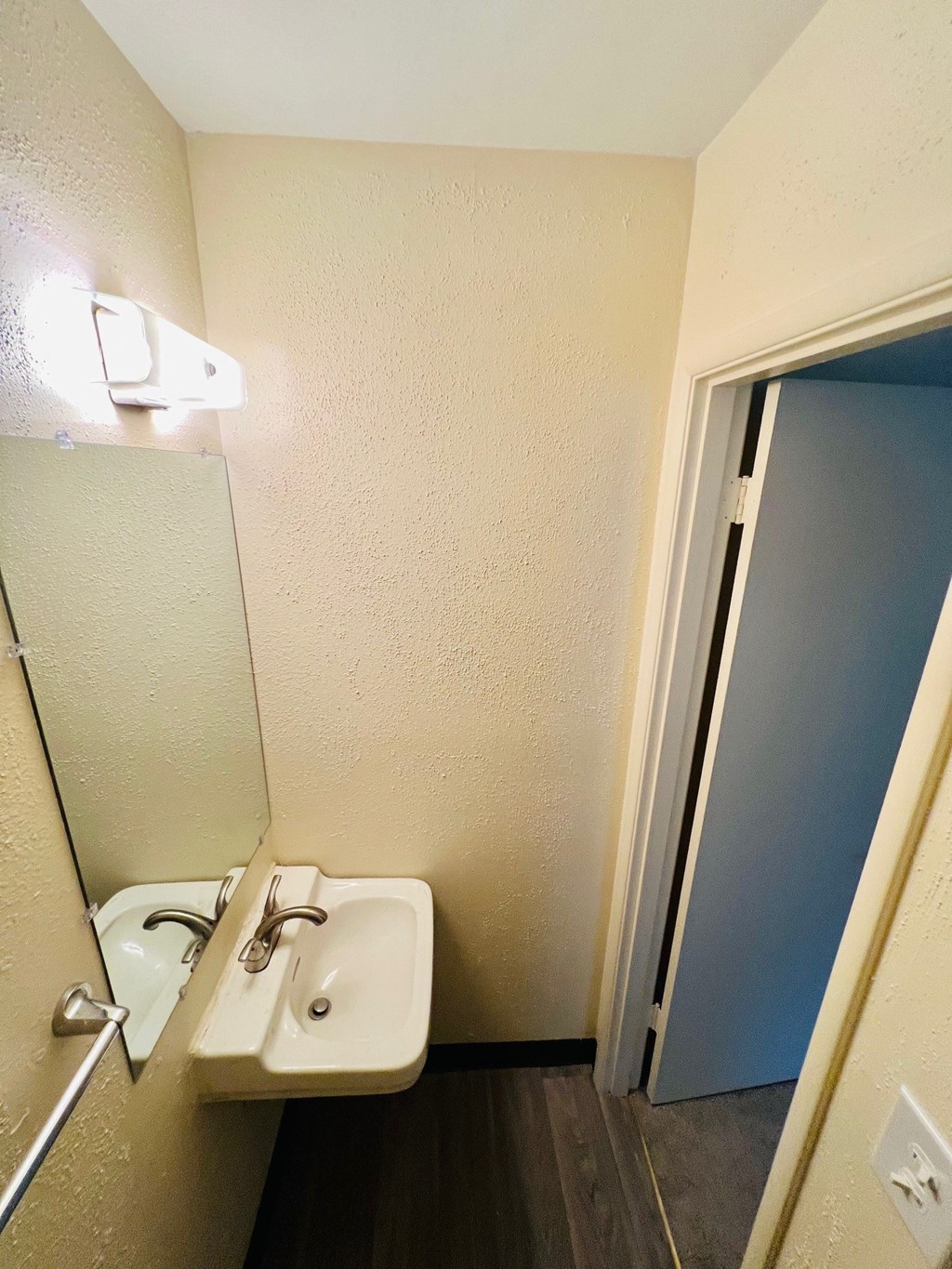 Fairmount Apartments Salem, OR guest bath