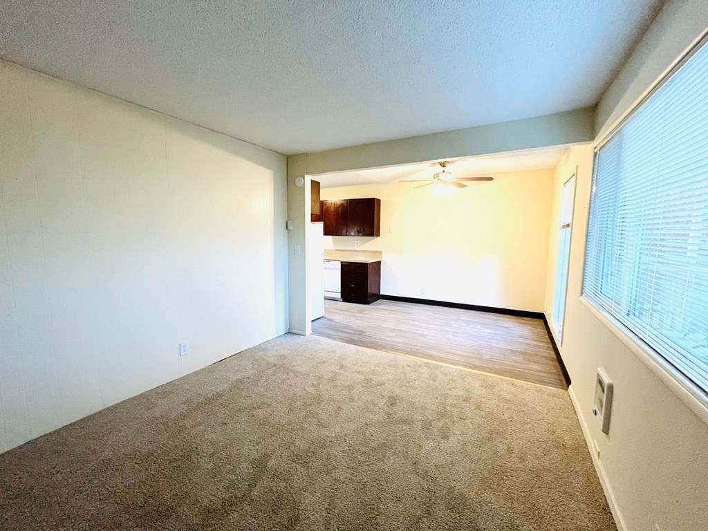 Guest Room Fairmount Apartments Salem, OR