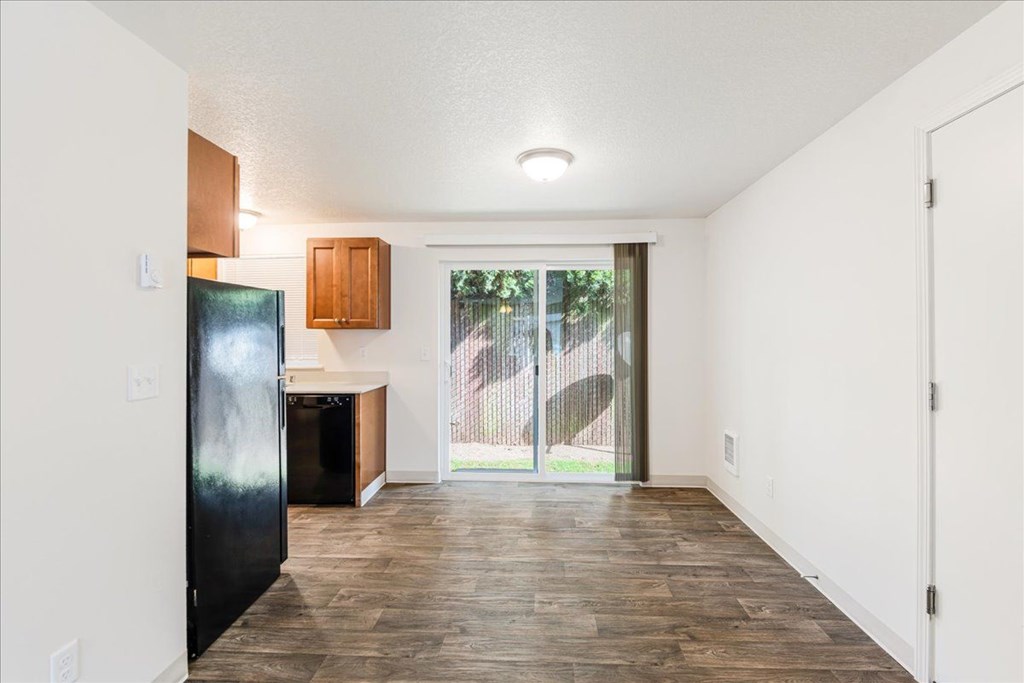 Lincoln Townhomes Dining Room