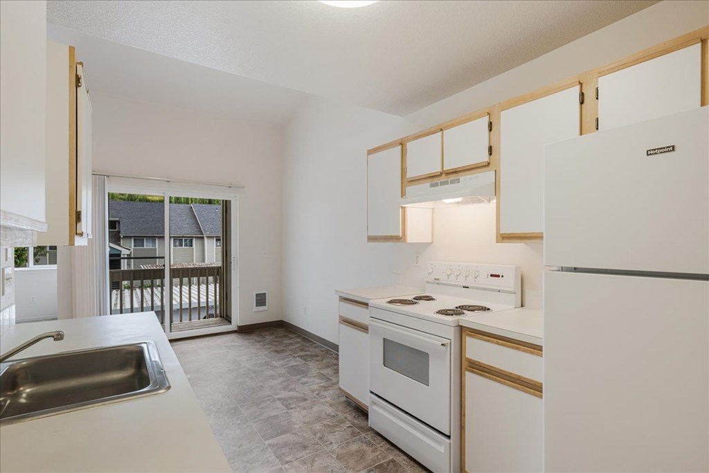 Cedar Grove Apartments Kitchen