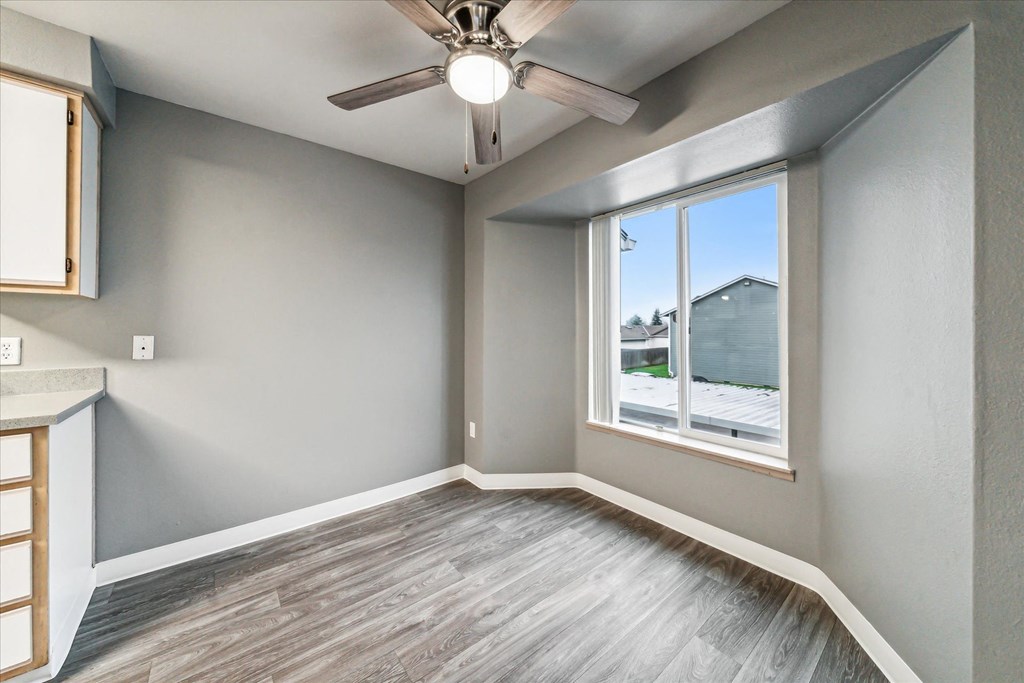 Oak Park Village Apartments Dinning Area