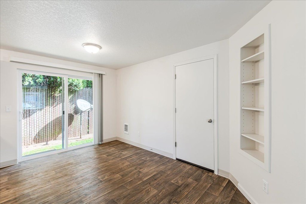 Lincoln Townhomes Dining Room