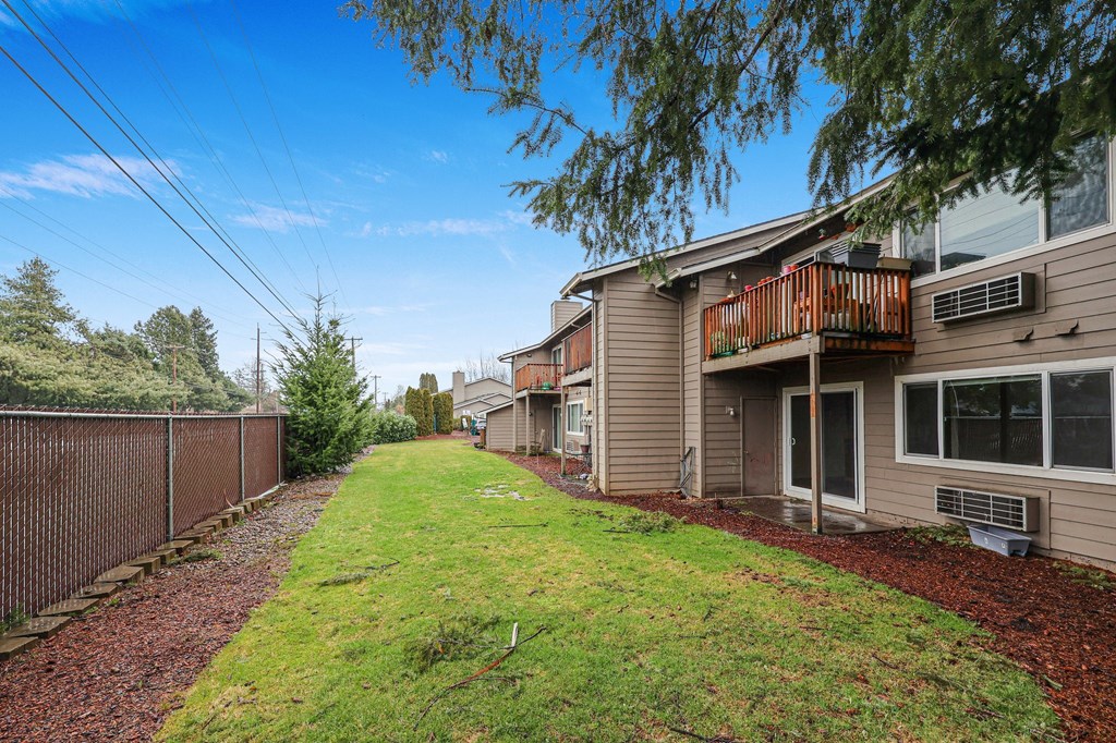 Grass area Applegate Apartments Portland