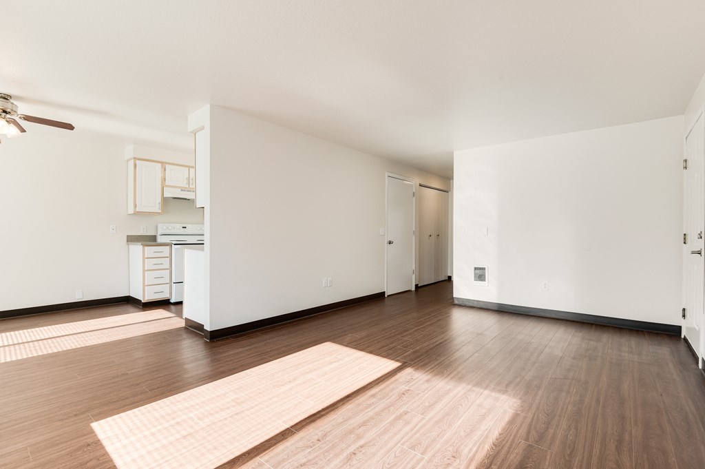 Park Avenue Village Apartments Kitchen & Dining Area