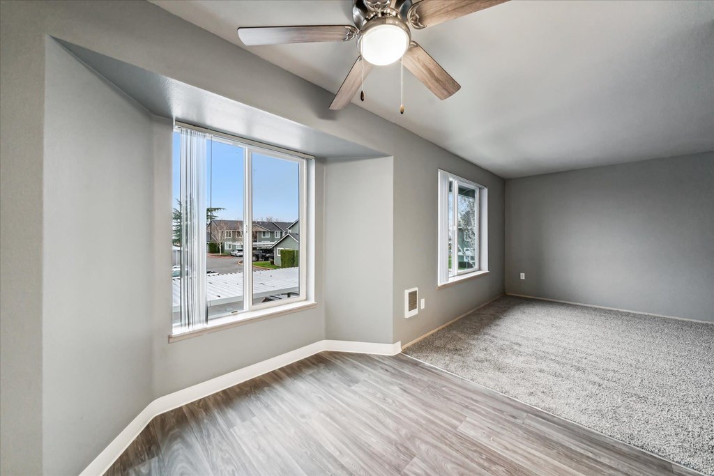 Oak Park Village Apartments Dinning Area