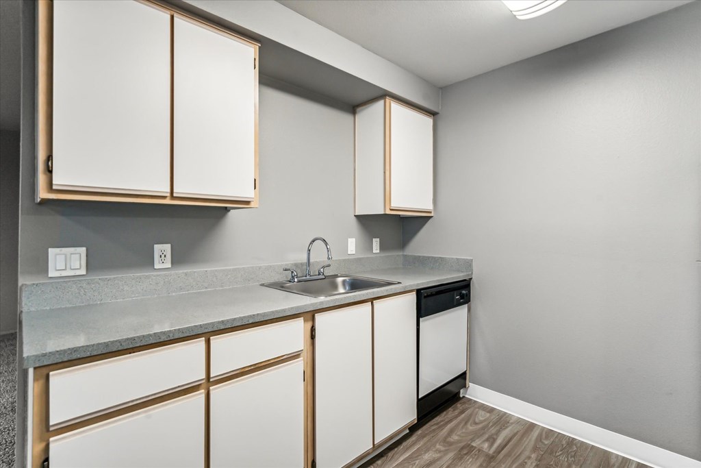 Oak Park Village Apartments Kitchen