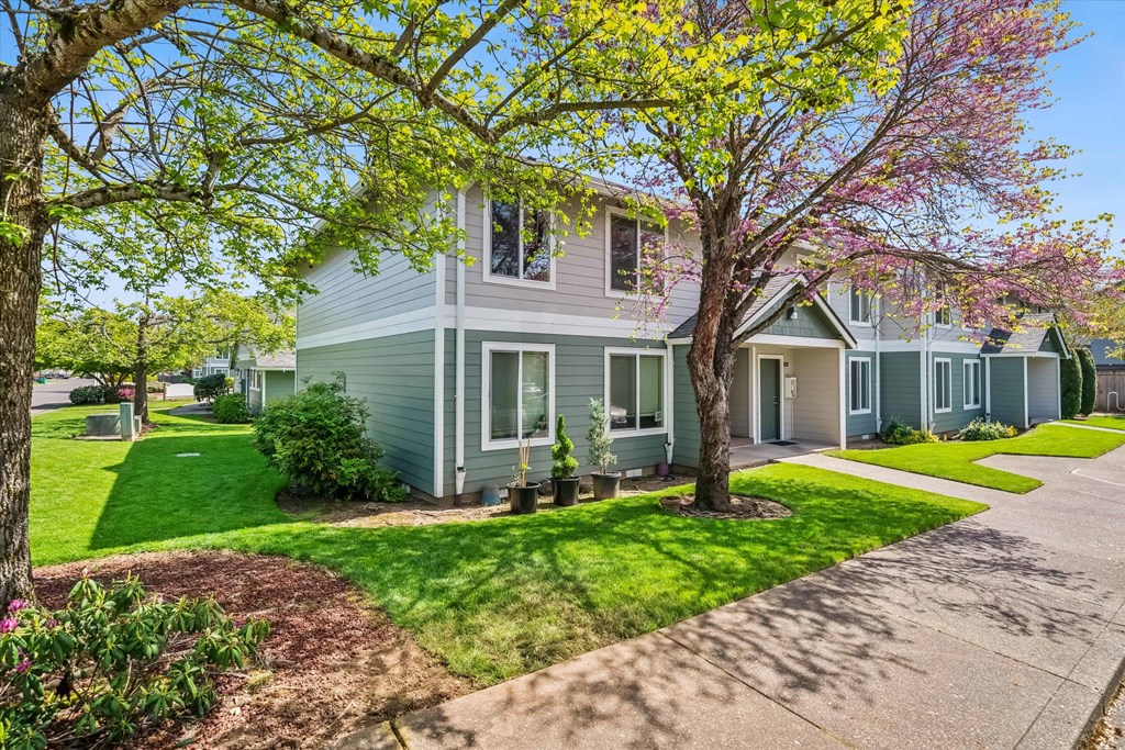 Bristol Court Building Exterior