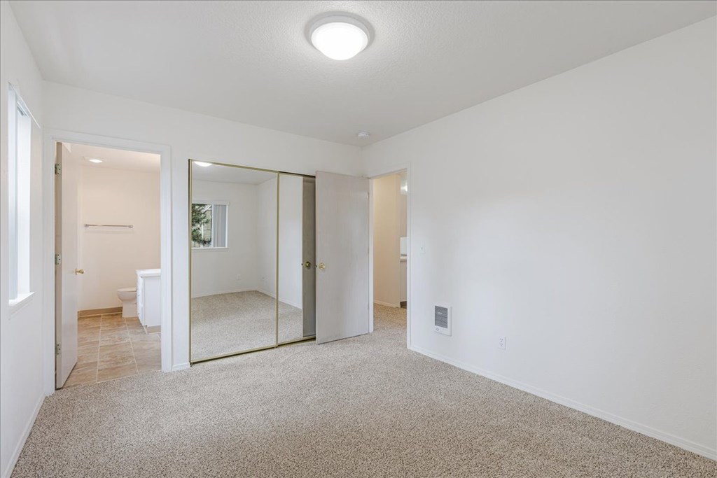 Cedar Grove Apartments Bedroom