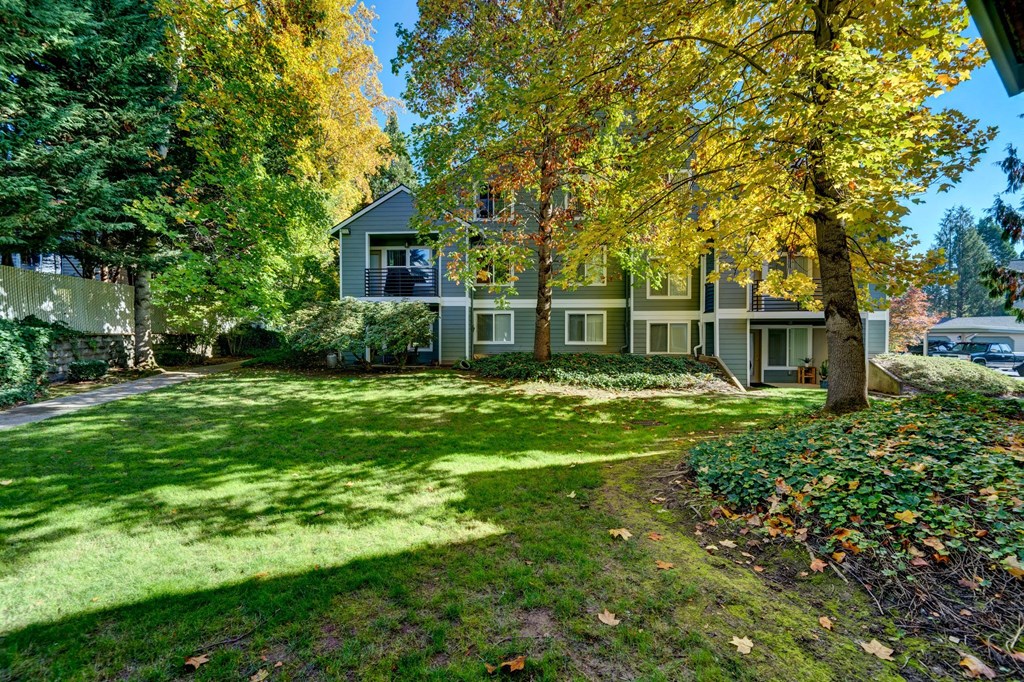 Masters Apartments Aloha OR grounds 