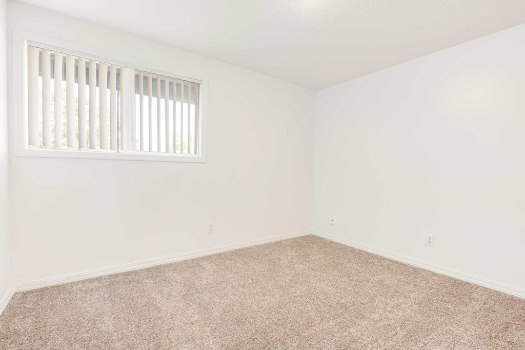 Colonial Village Apartments Bedroom
