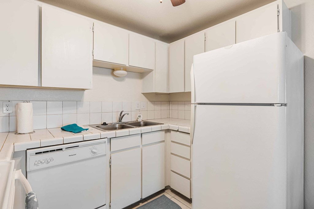 Kitchen  Candlewood Apartments Forest Grove, OR
