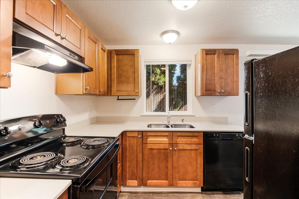Lincoln Townhomes Kitchen