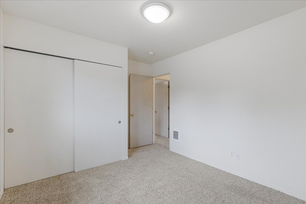 Cedar Grove Apartments Bedroom