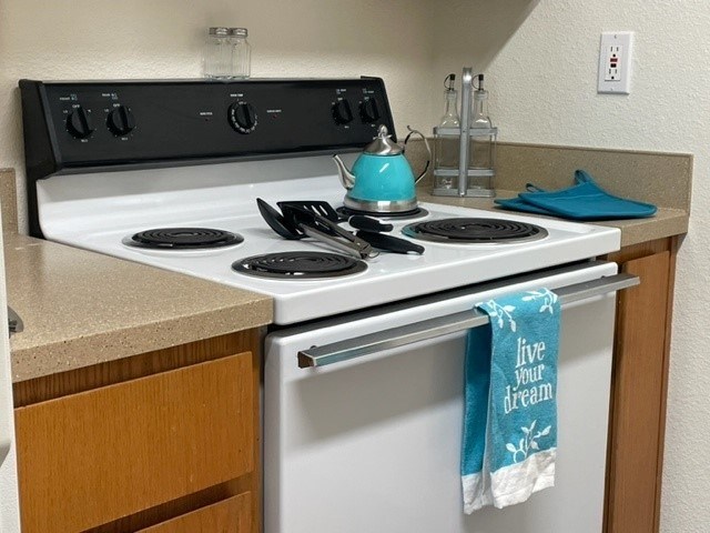 Highland Court Apartments Kitchen