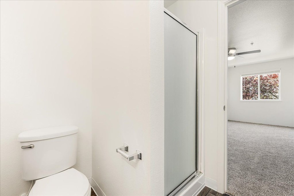 Farisswood Apartments Bathroom