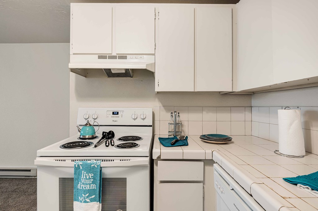 Kitchen Candlewood Apartments Forest Grove, OR