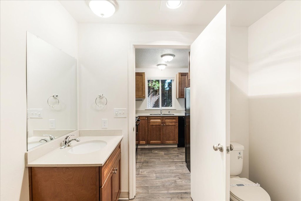 Lincoln Townhomes Kitchen
