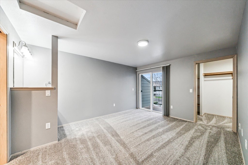 Oak Park Village Apartments Bedroom