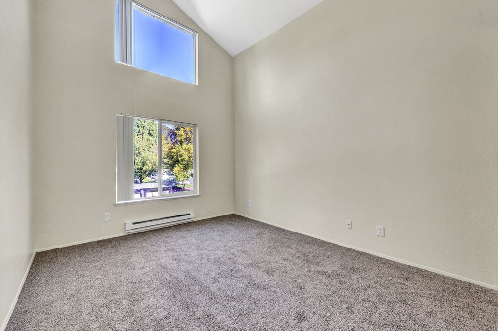 Master Carpeted at Hampton Park Apartments, Tigard