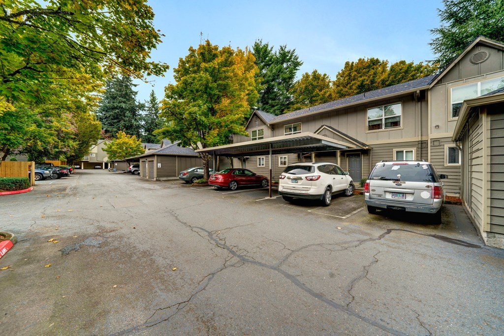 Tuxedo Park Apartments Parking Lot