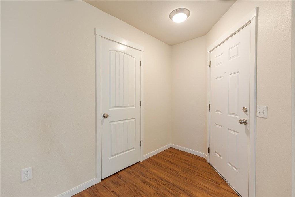 Cascade Woods inside with door