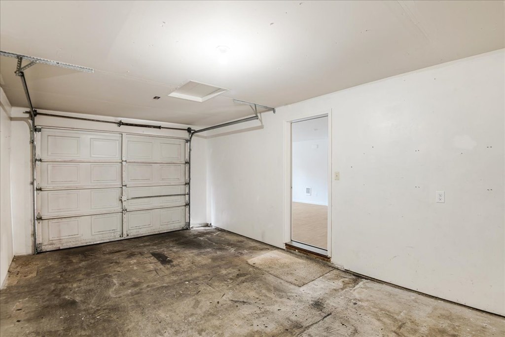 Lincoln Townhomes Garage