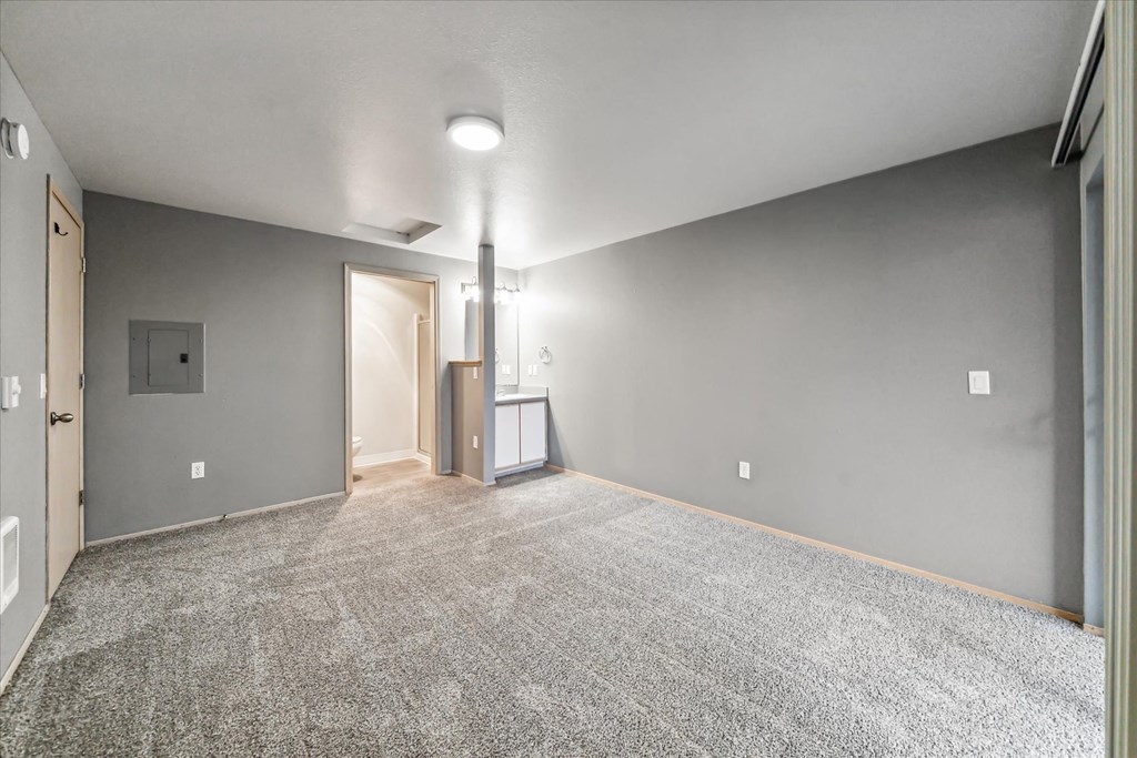 Oak Park Village Apartments Bedroom