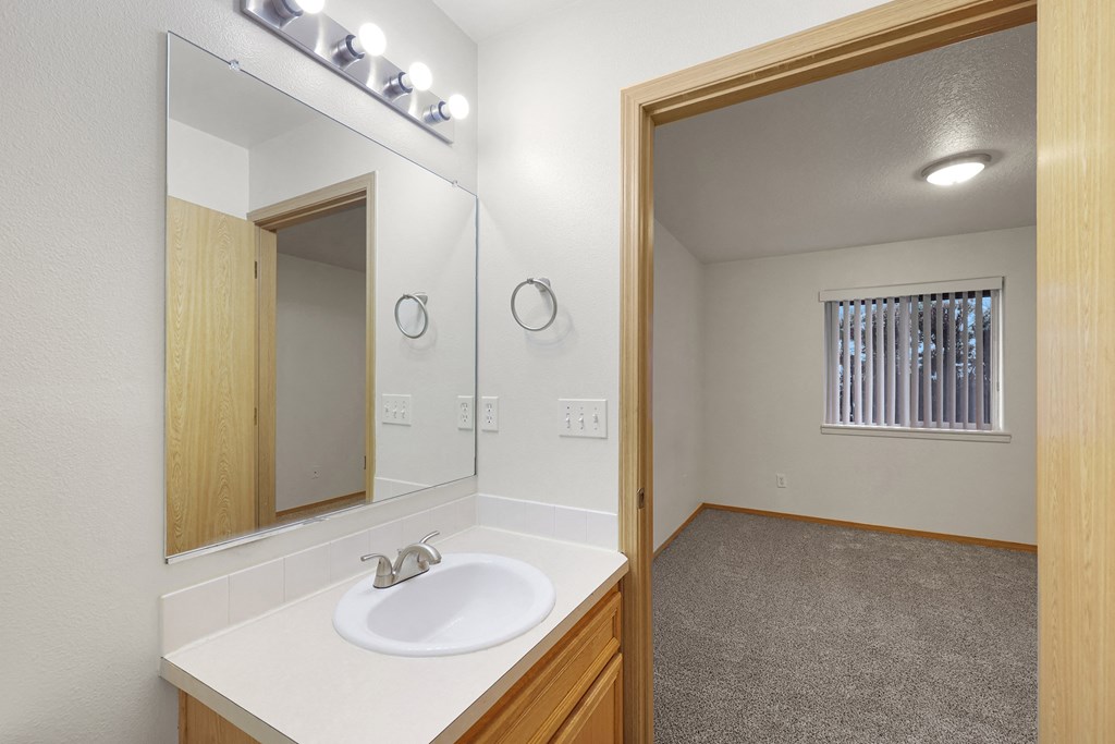 Andrea Place Apartments Bathroom