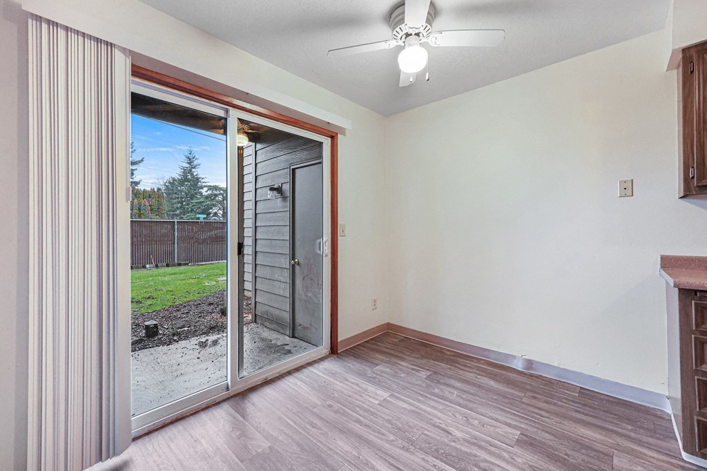 Applegate Apartments Portland  Dining Room