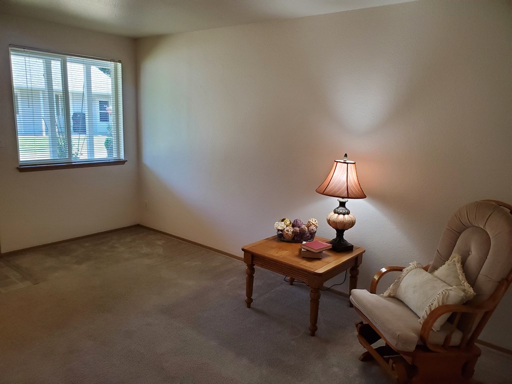 Highland Court Apartments Living Room