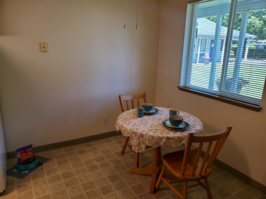 Highland Court Apartments Dining Room