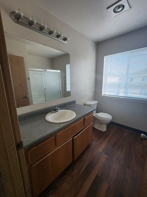 Lassam Terrace Apartments Bathroom
