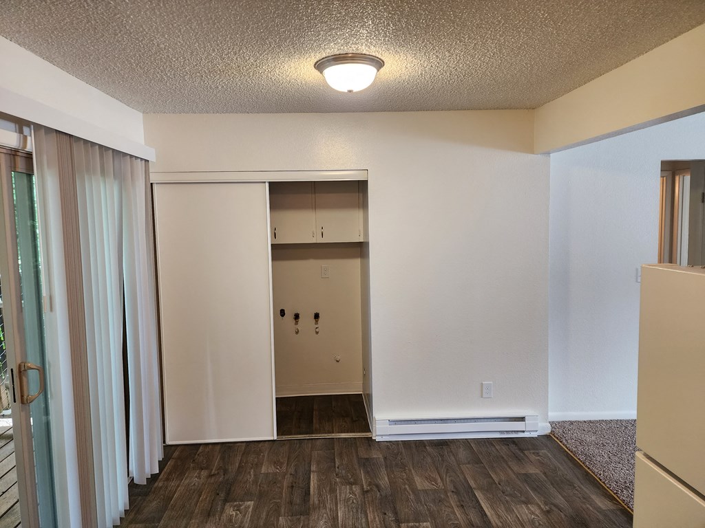 Covington Court Apartments Bedroom