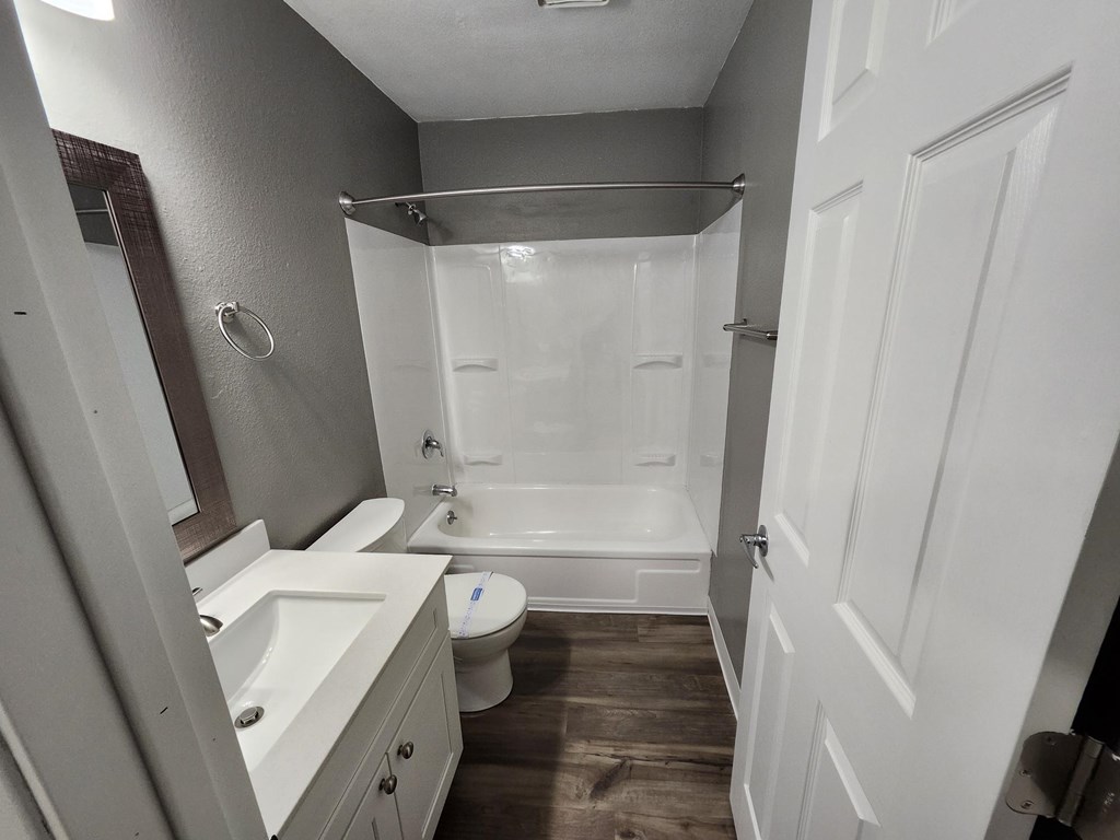 Riverbend Terrace Apartments Bathroom