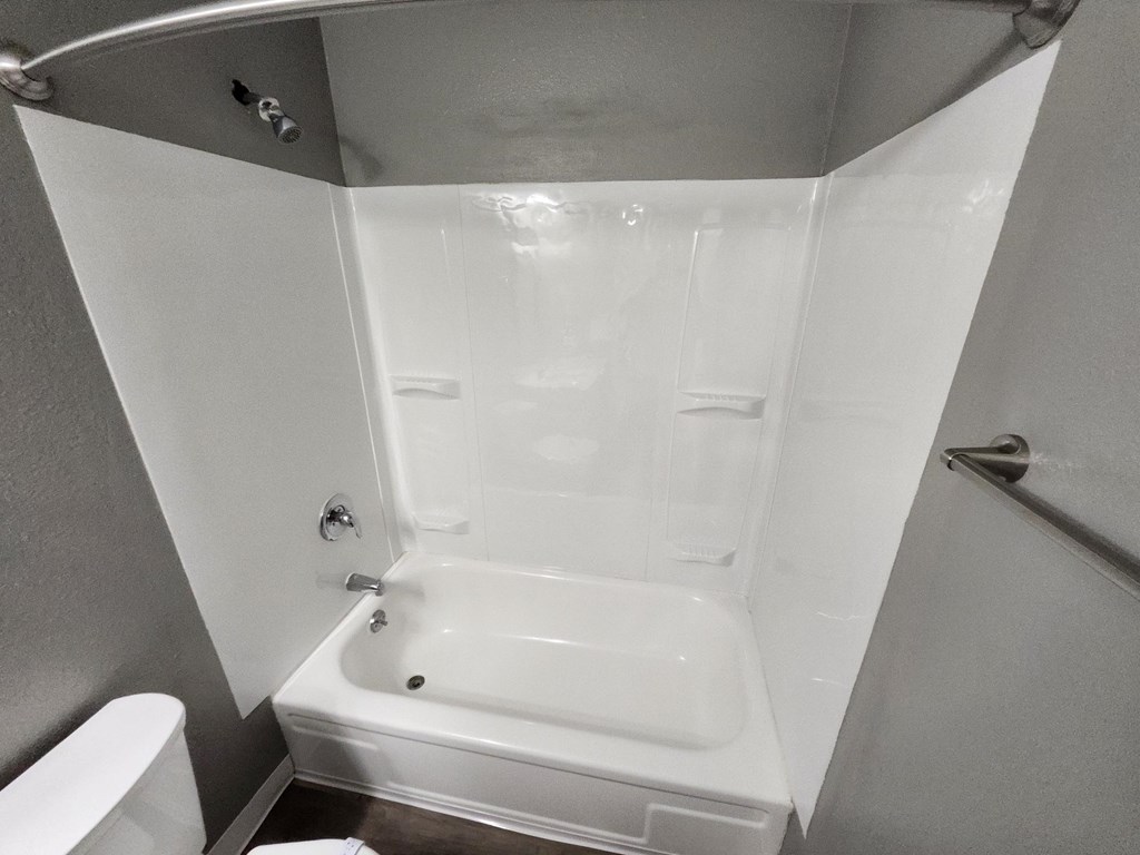 Riverbend Terrace Apartments Bathroom