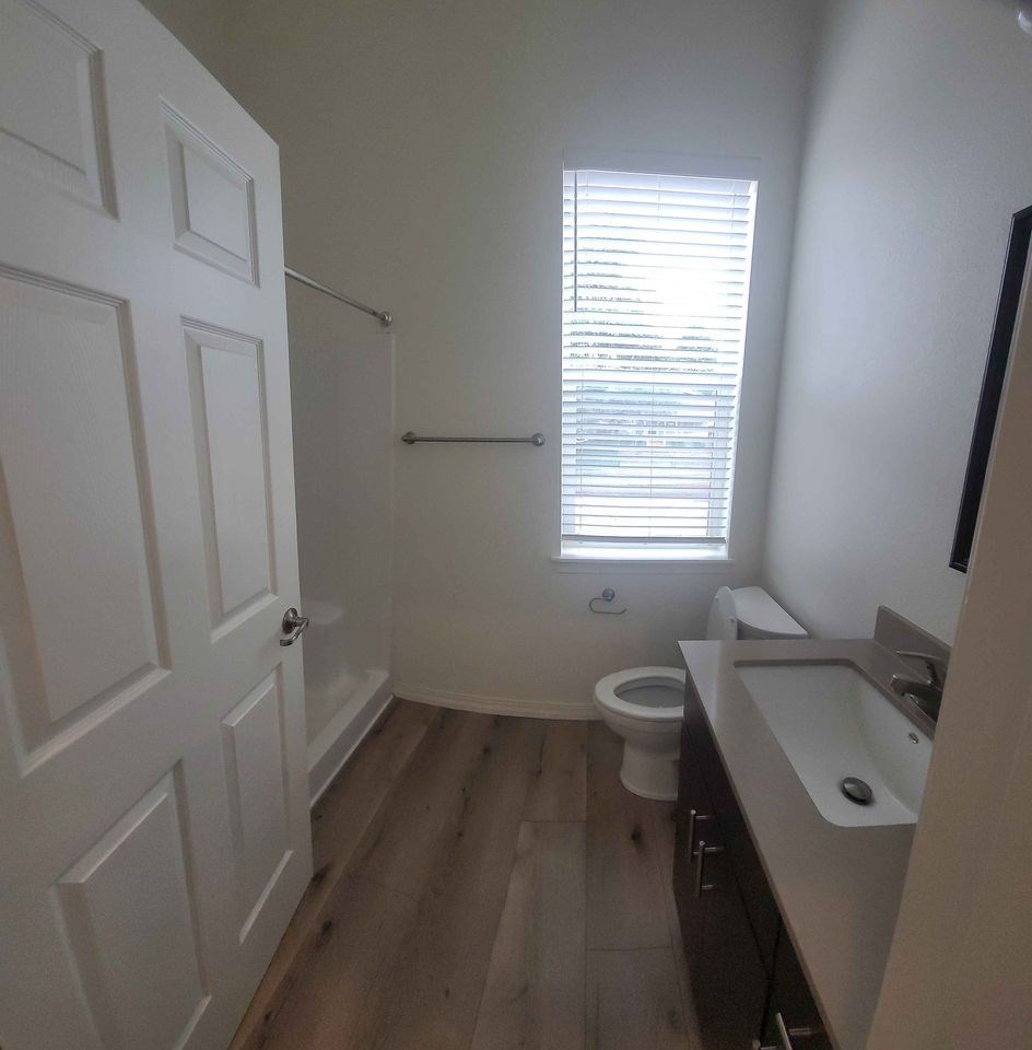 Clark Apartments Vancouver, WA Bathroom