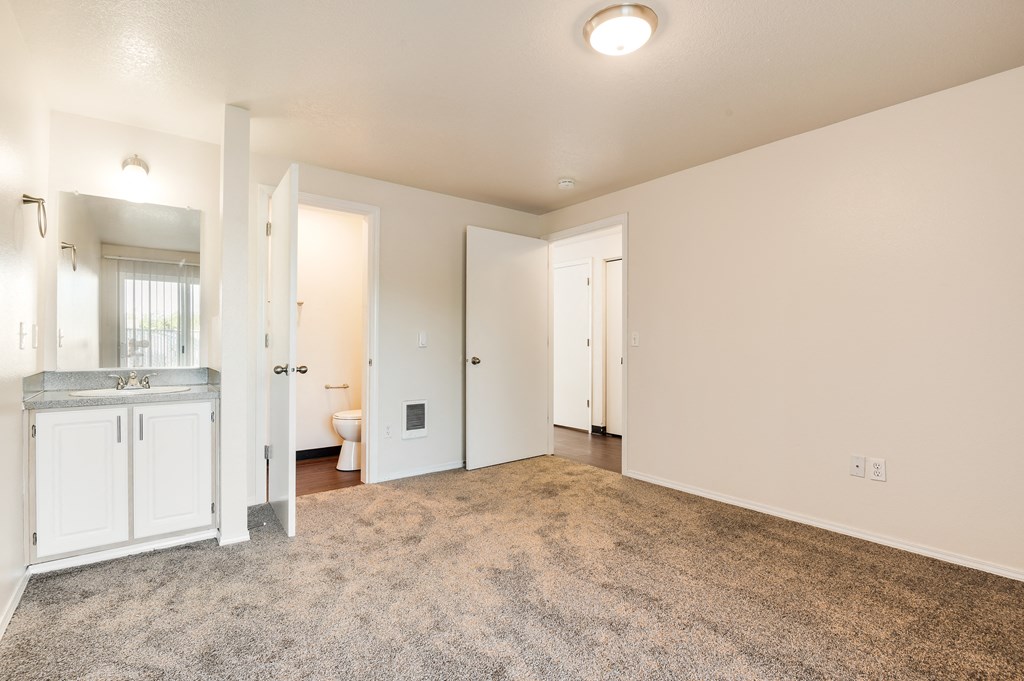 Park Avenue Village Apartments Bedroom