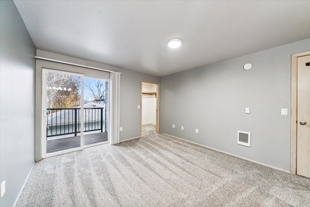 Oak Park Village Apartments Living Room