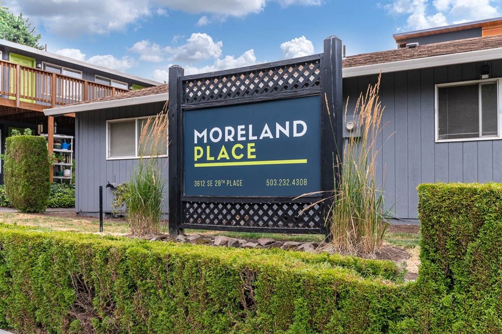 Moreland Place Sign