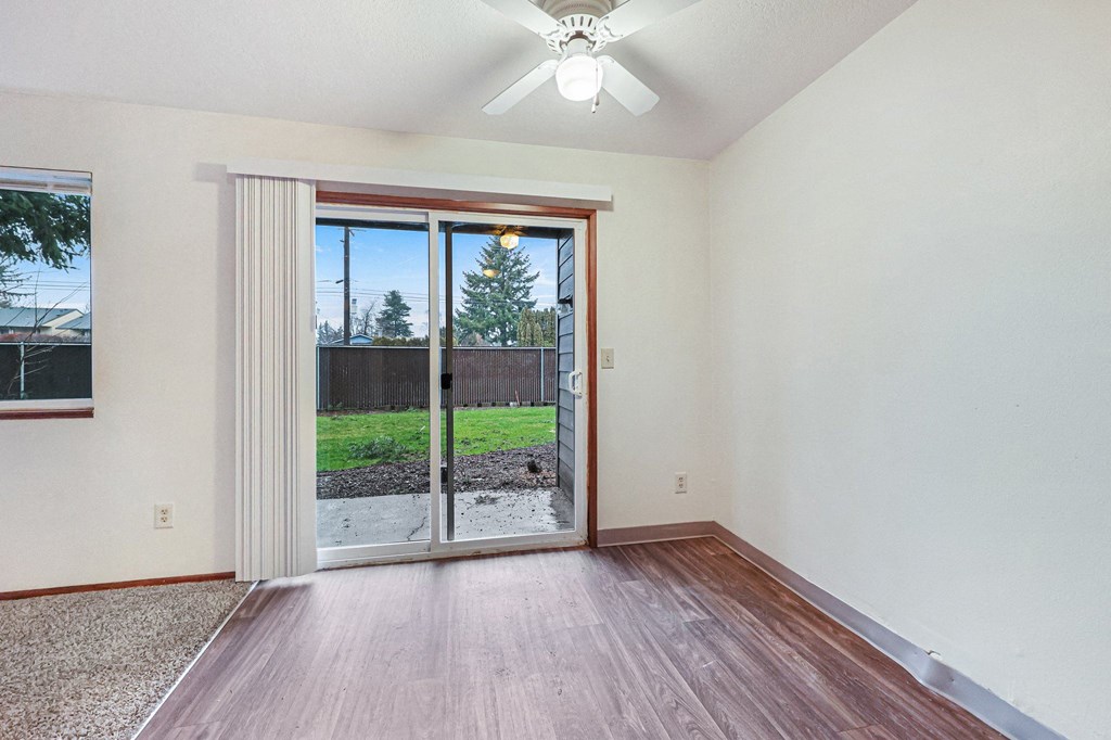 Dining Room  in Applegate Apartments Portland