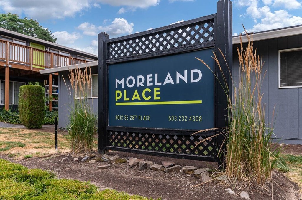 Moreland Place Sign