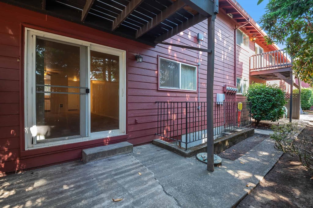 Colonial Village Apartments Exterior