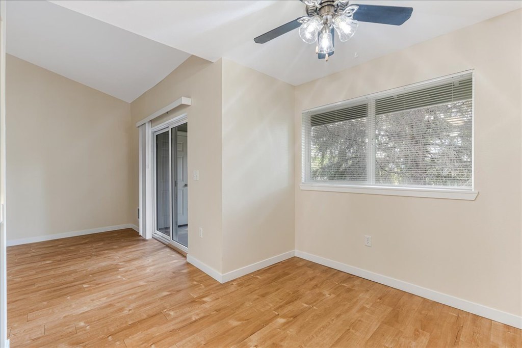 Cascade Woods dining area with sliding glass door and ceiling fan