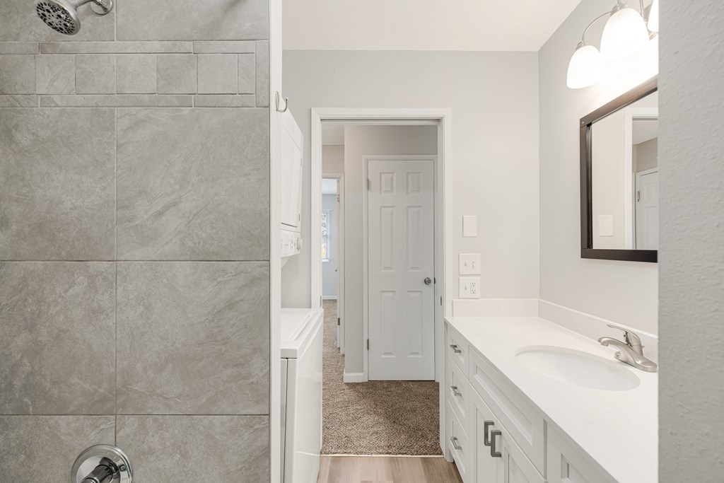 baths Monroe Manor Apartments