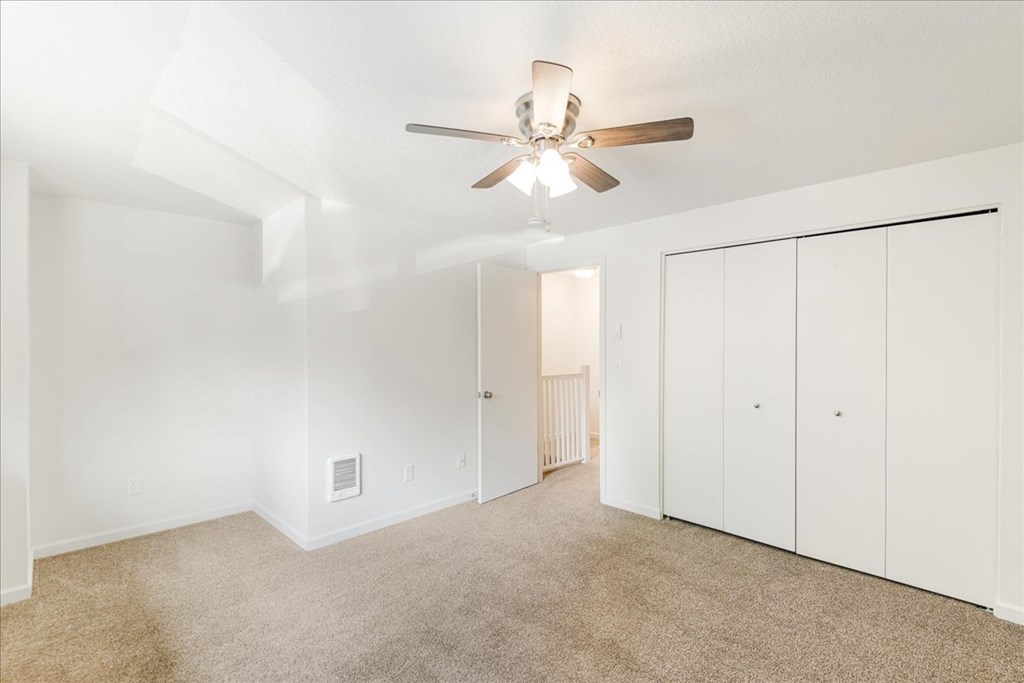 Lincoln Townhomes Bedroom