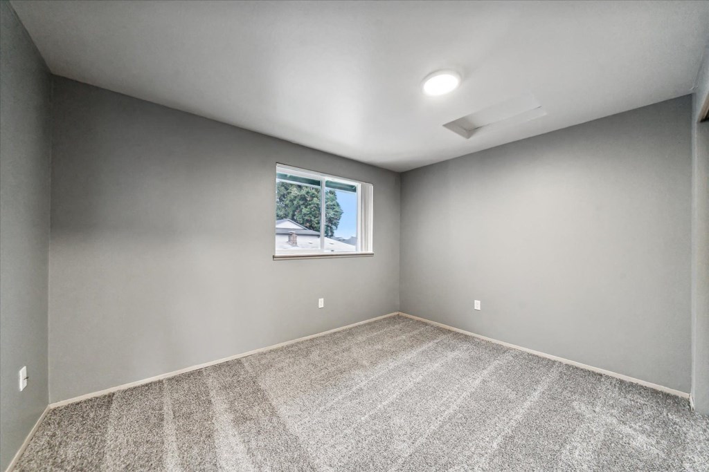 Oak Park Village Apartments Bedroom