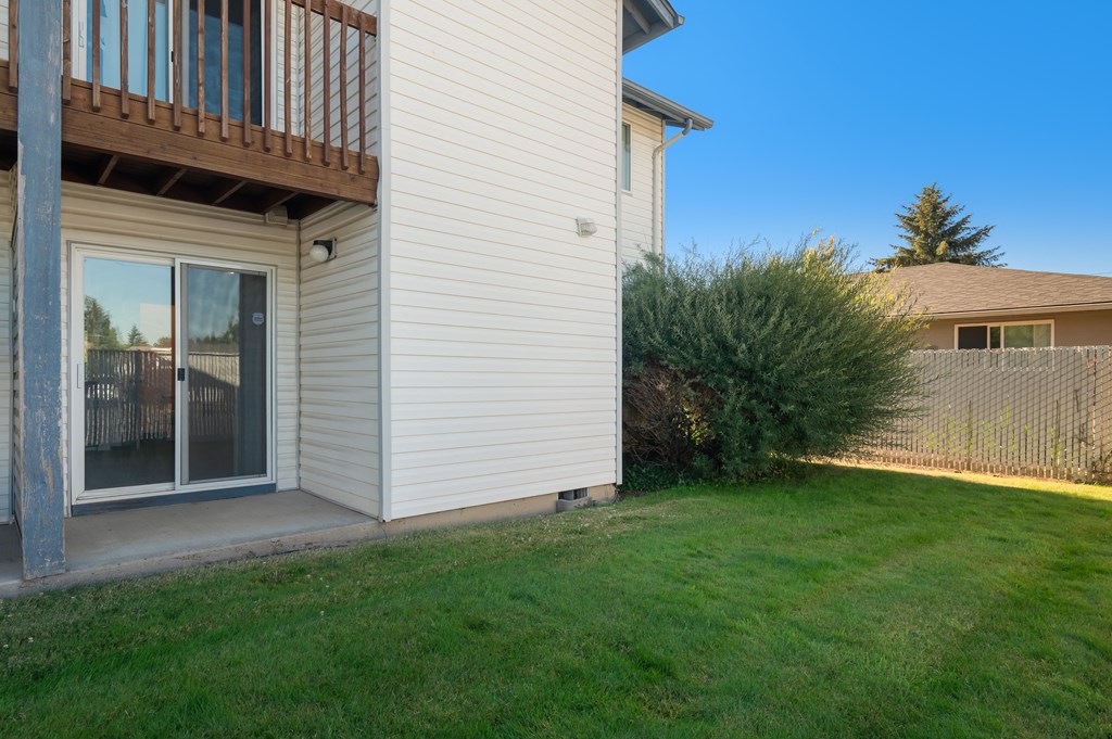 Park Avenue Village Apartments Patio
