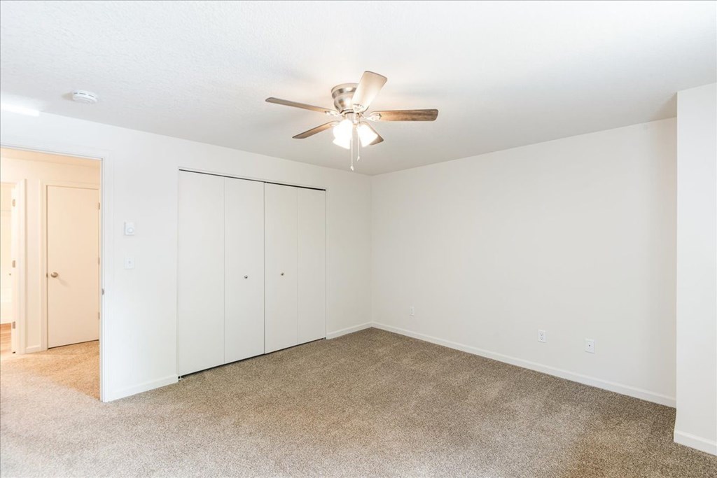 Lincoln Townhomes Bedroom