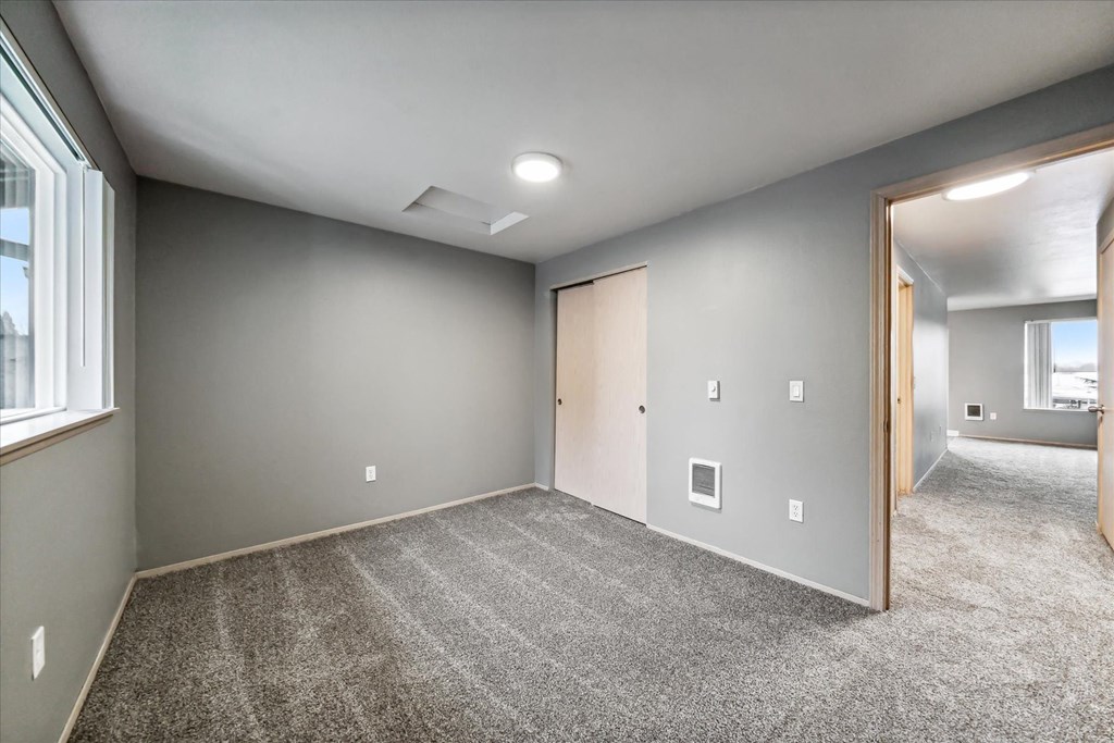 Oak Park Village Apartments Bedroom