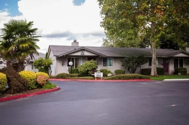 Somerset West Apartments - Portland, Oregon